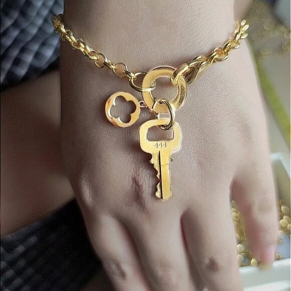 COPY - Louis Vuitton Authentic Lock & Key With Necklace & Bracelet Flower Pende… - Picture 6 of 6